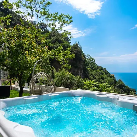 Villa Donna Rachele With Parking Spot